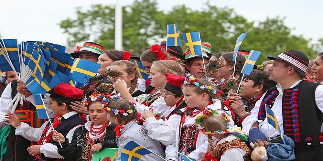 جانب من احتفال الشعب السويدي باليوم الوطني للسويد
