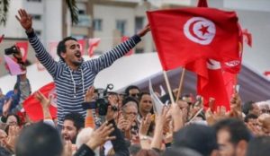 احتفال الشعب التونسي بإقالة الحكومة وتجميد البرلمان الإخواني