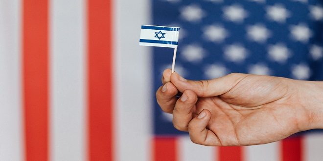 علمي الولايات المتحدة الأمريكية وإسرائيل