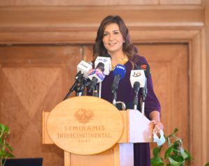 وزيرة الهجرة المصرية خلال إلقاء كلمتها