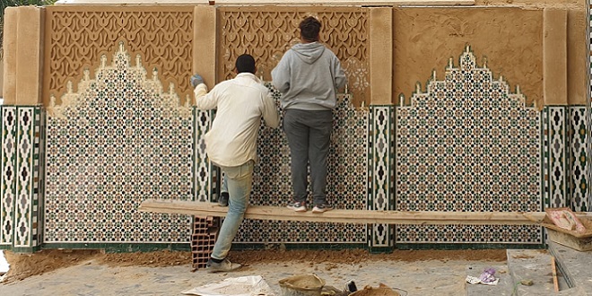مكناس | الفسيفساء حرفة تاريخية تنتصر على الحداثة المعمارية وتنبض بالحياة